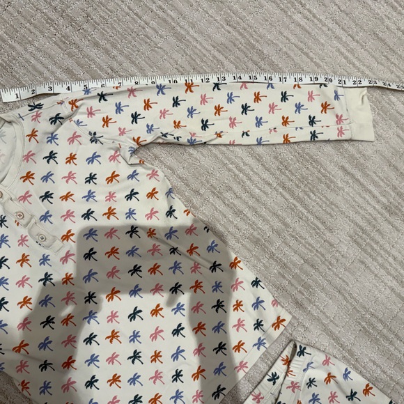 Roller Rabbit x Faherty girls pajamas BOX included - Picture 10 of 13